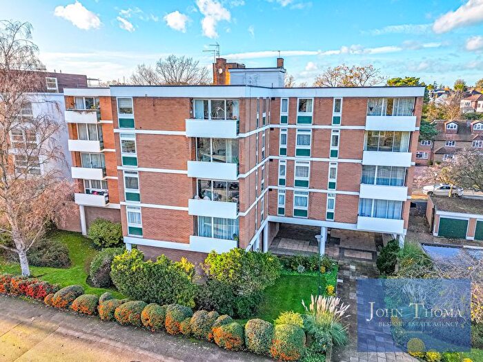 2 Bedroom Flat For Sale In Spanbrook, Chigwell, IG7