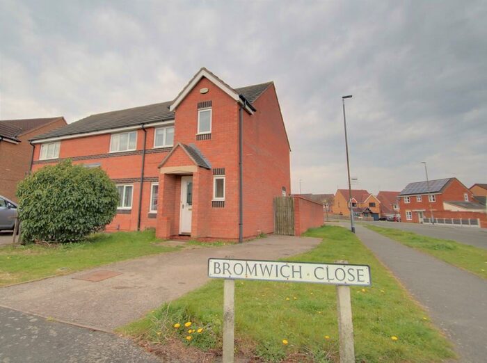 3 Bedroom Semi-Detached House To Rent In Bromwich Close, Braunstone, LE3