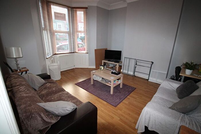 4 Bedroom Semi-Detached House To Rent In Salisbury Gardens, Newcastle Upon Tyne, NE2