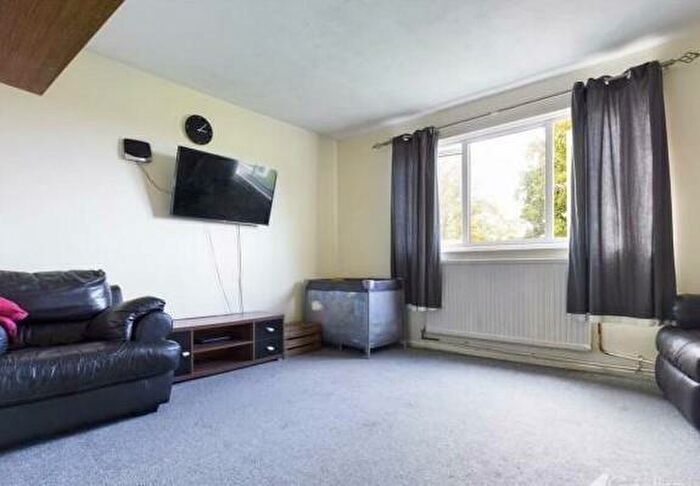 1 Bedroom Flat For Sale In Jardine Court, Jessop Road, Stevenage, SG1