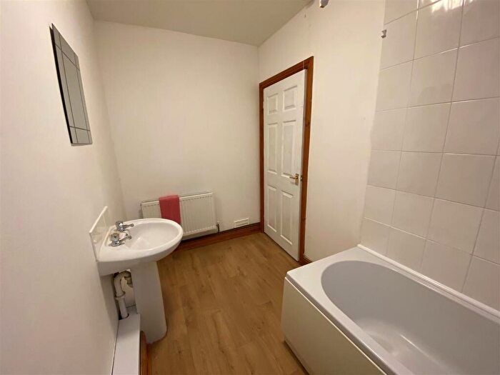 1 Bedroom Flat To Rent In High Street, Barry, CF62