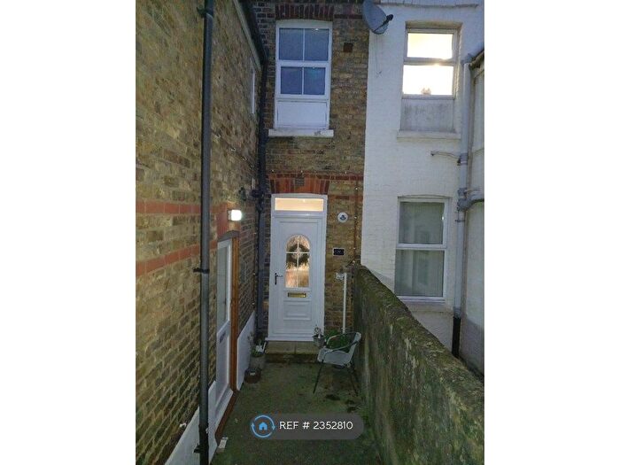 2 Bedroom Maisonette To Rent In Cheriton High Street, Folkestone, CT19