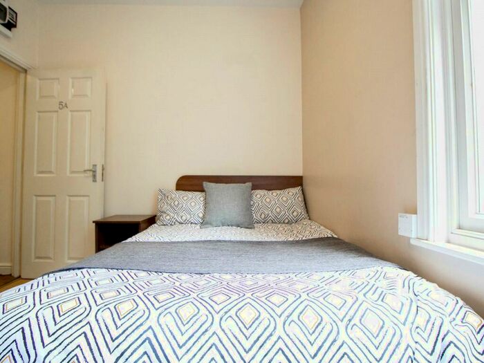 Apartment To Rent In Apt, Springfield Mount #, LS2