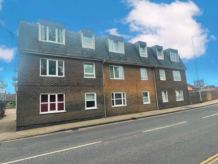 1 Bedroom Flat To Rent In Stratton Court, High Street, Biggleswade, SG18