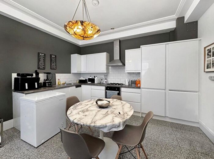 2 Bedroom Apartment To Rent In Broadway, Peterborough, PE1