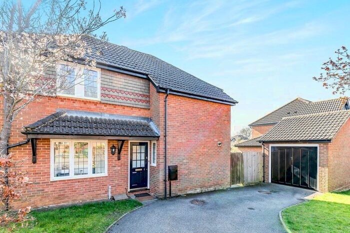 3 Bedroom Detached House To Rent In Page Hill, Buckingham, MK18