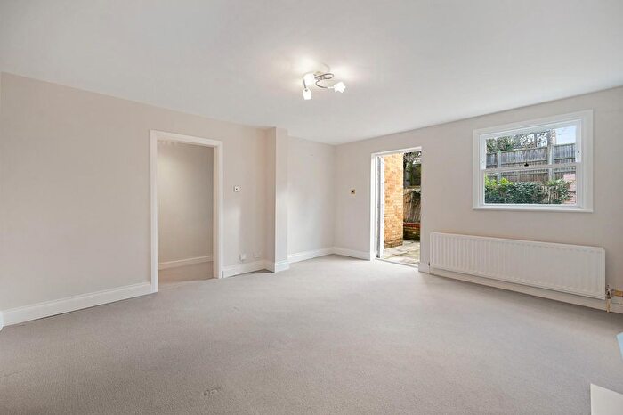 2 Bedroom Flat For Sale In Acacia Road, Acton, W3