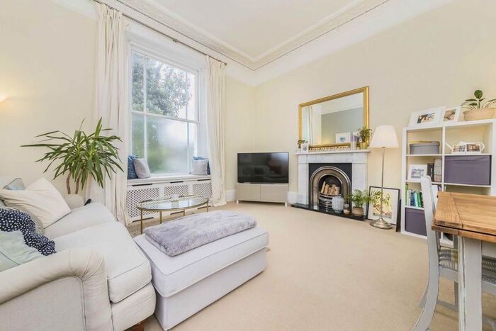 2 Bedroom Flat To Rent In Weir Road, London, SW12