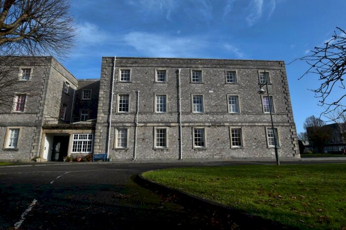 3 Bedroom Flat To Rent In Craigie Drive, The Millfields, Stonehouse, PL1
