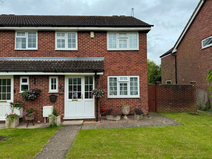 4 Bedroom Semi-Detached House To Rent In Blackamoor Lane, Maidenhead, Berkshire, SL6