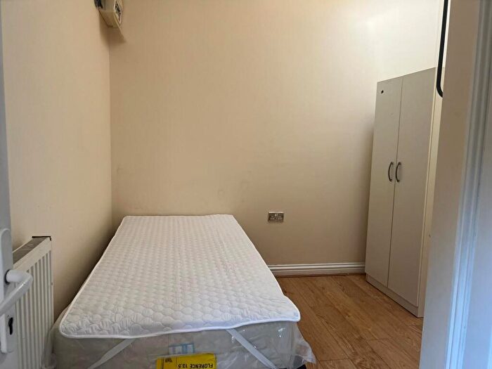Studio To Rent In Flat A, - Dumfries Street, Luton, LU1