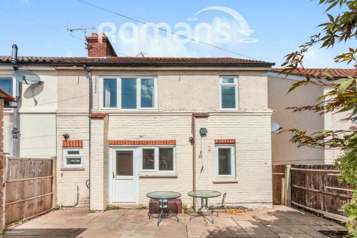 3 Bedroom Semi-Detached House To Rent In Gordon Road, GU14