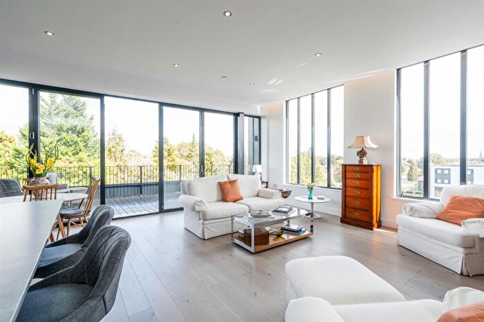 3 Bedroom Apartment For Sale In Streetsbrook Road, Solihull, B91