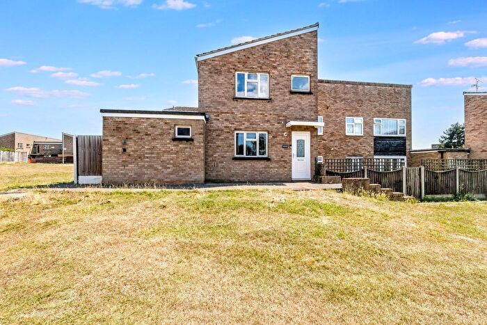 3 Bedroom Terraced House For Sale In Norton Close, Stanford-Le-Hope, SS17