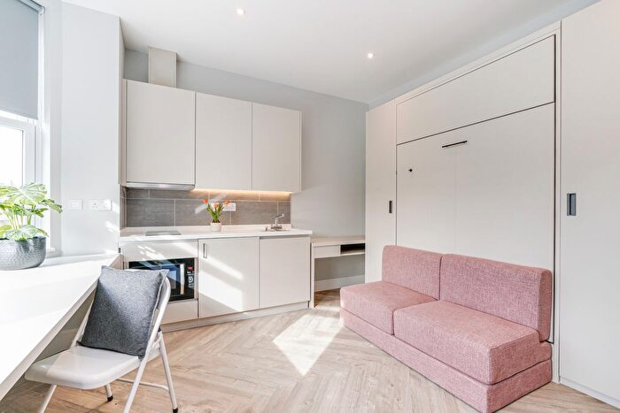 Studio To Rent In Hanger Lane, Ealing, W5
