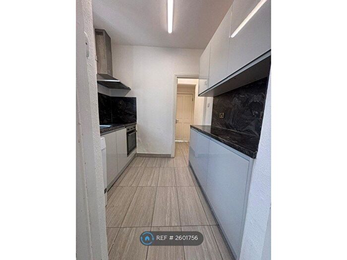 2 Bedroom Flat To Rent In Victoria Road, London, NW4