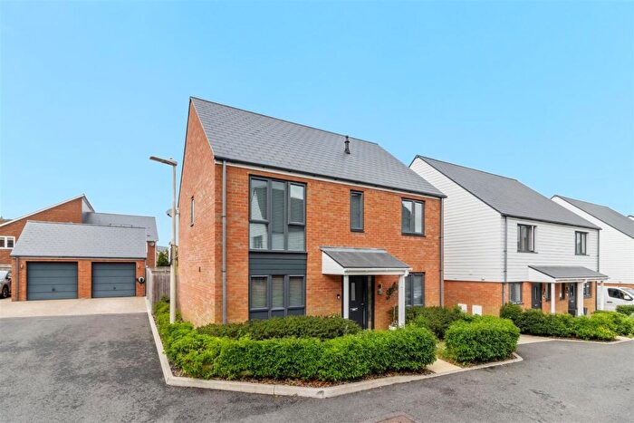 4 Bedroom Detached House For Sale In Birch Road, Polegate, BN26