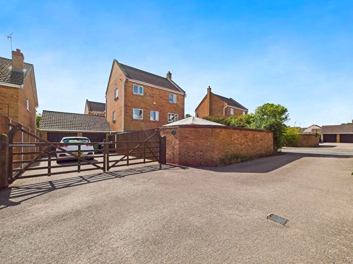 4 Bedroom Detached House For Sale In Reedland Way, Hampton Vale, PE7