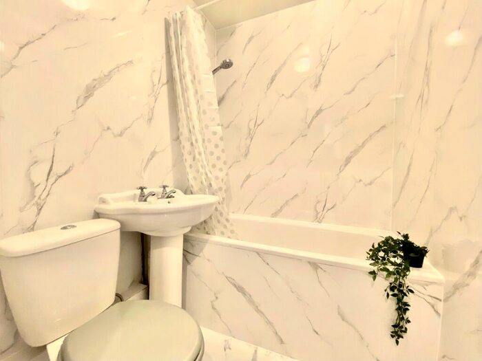 1 Bedroom Flat To Rent In New Street, Paisley, Renfrewshire, PA1