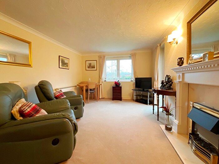 2 Bedroom Flat For Sale In Chase Close, Birkdale, Southport, PR8