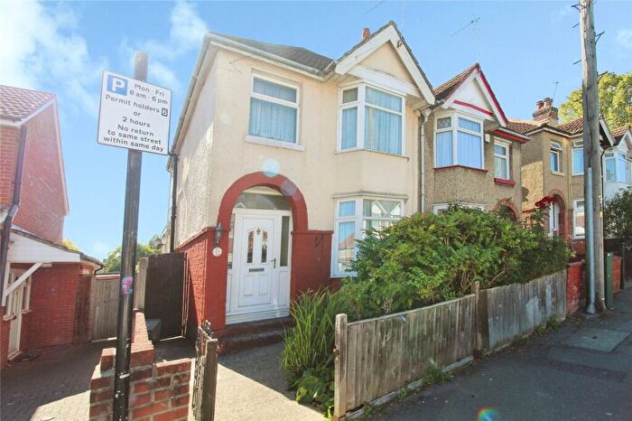 3 Bedroom Semi-Detached House For Sale In Kitchener Road, Southampton, Hampshire, SO17