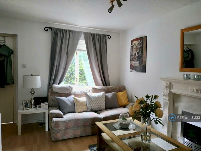 2 Bedroom Terraced House To Rent In Chorlton Road, Manchester, M15