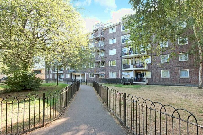 2 Bedroom Flat To Rent In Hughes House, Benbow Street, Deptford, London, SE8