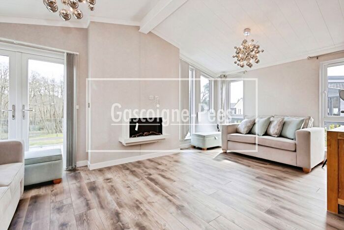 2 Bedroom Property To Rent In Portsmouth Road Warren Park, Godalming, GU8