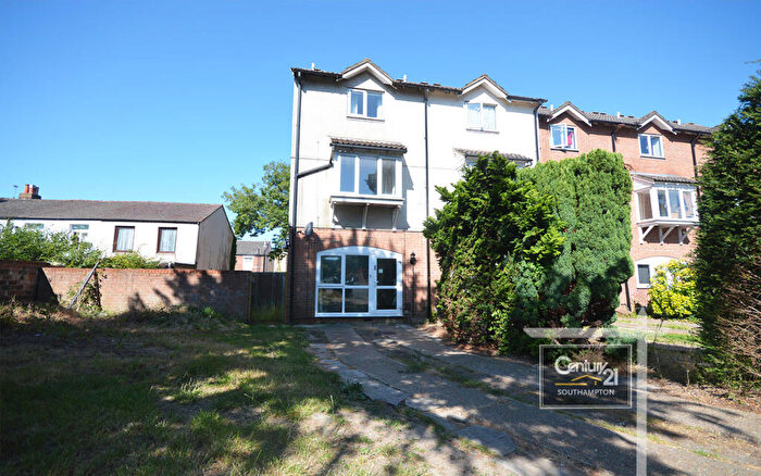 4 Bedroom Town House To Rent In |Ref: |, Berkeley Close, Southampton, SO15