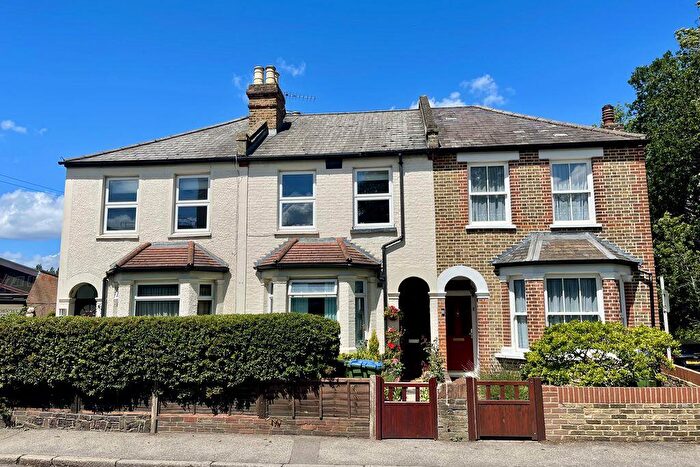1 Bedroom Flat To Rent In Claygate, Esher, KT10
