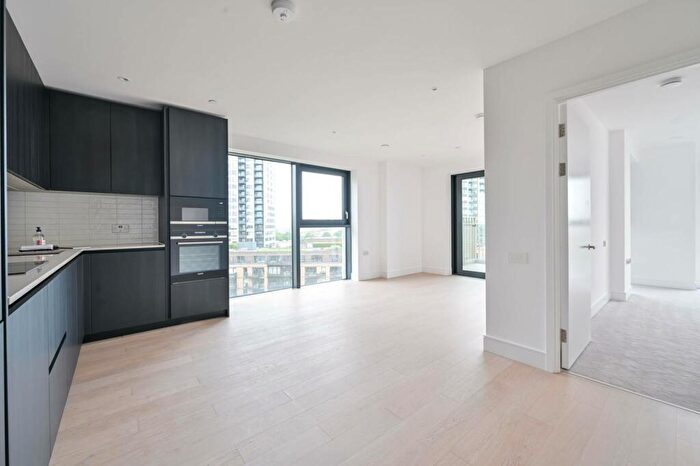 2 Bedroom Flat To Rent In Hewson Way, Ealing, London, SE17