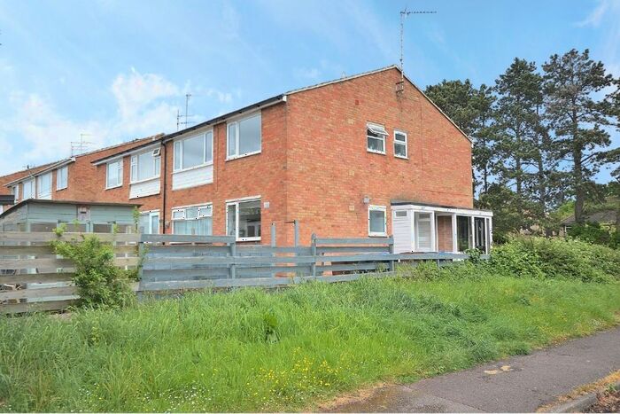 2 Bedroom Property To Rent In Conifer Rise, Northampton, NN3