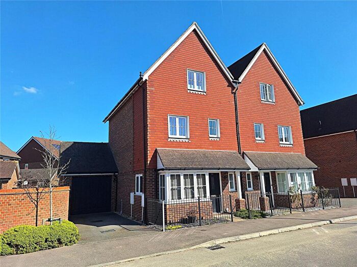 4 Bedroom Semi-Detached House To Rent In Moy Green Drive, Westvale Park, Horley, RH6