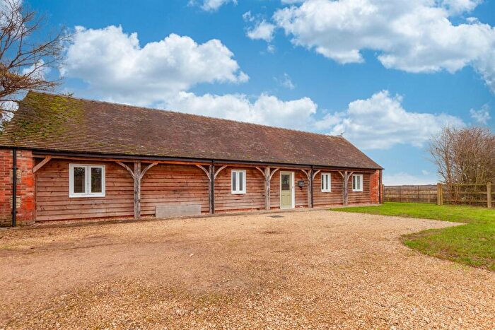 3 Bedroom Barn Conversion To Rent In Upper Dornford, OX20