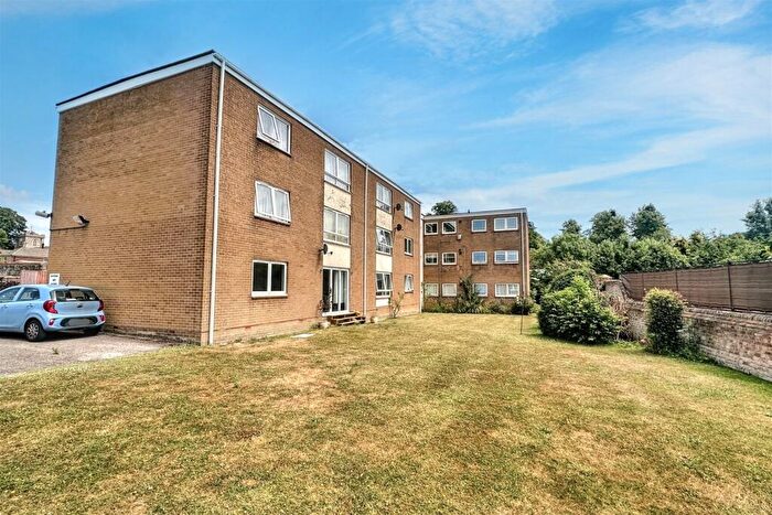 2 Bedroom Flat For Sale In Bishopstoke, SO50