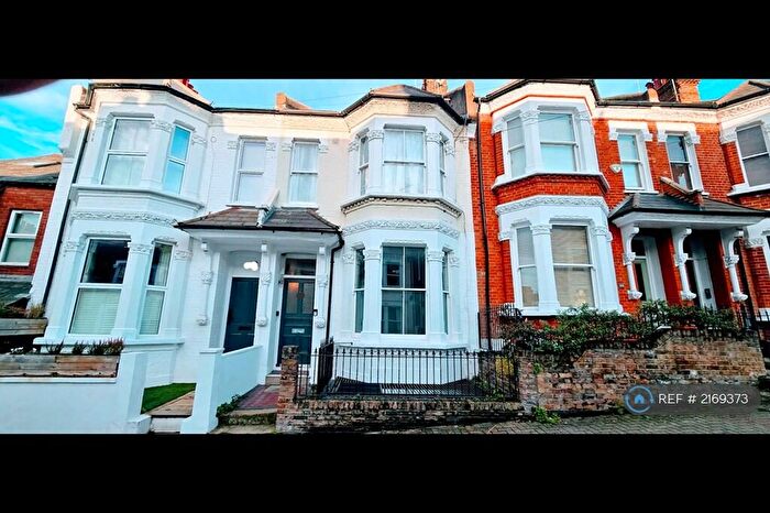 2 Bedroom Flat To Rent In Dorothy Road, London, SW11