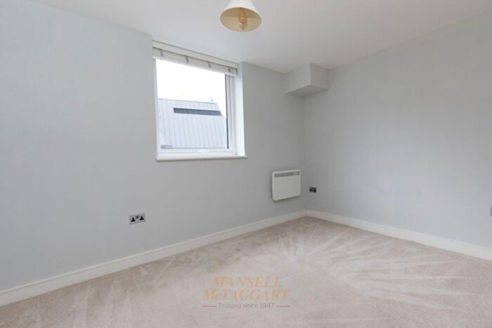 2 Bedroom Flat For Sale In Christopher Road, East Grinstead, RH19