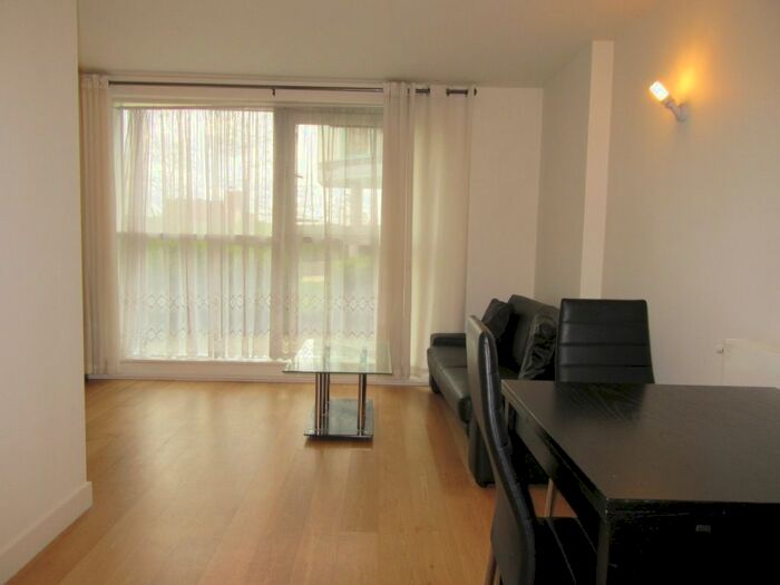 1 Bedroom Flat To Rent In Station Approach, Hayes, UB3