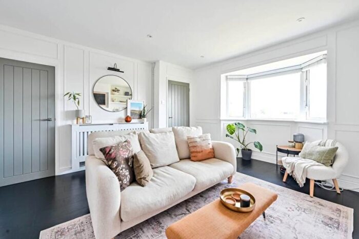 2 Bedroom Property To Rent In Westway, Guildford, GU2