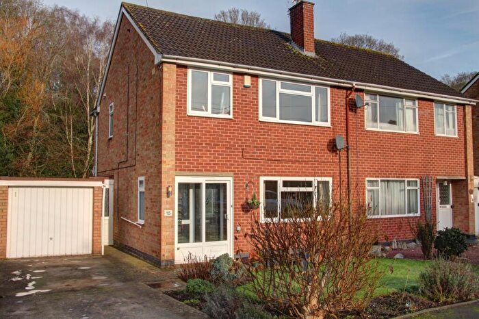 4 Bedroom Semi Detached House For Sale In Northvale Close, Kenilworth, Warwickshire, CV8