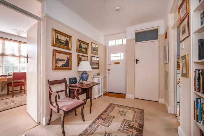 2 Bedroom Flat For Sale In Friars Lane, Richmond, TW9