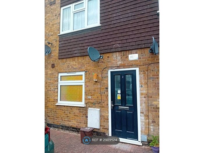 1 Bedroom Flat To Rent In Luton Road, Chatham, ME4