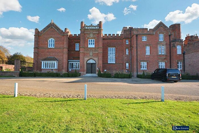 2 Bedroom Flat For Sale In Danbury Palace Drive, Chelmsford, CM3