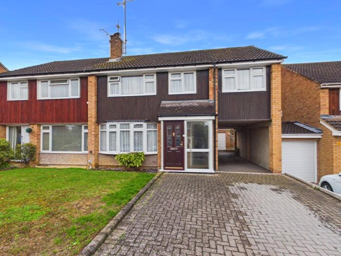5 Bedroom Semi-Detached House For Sale In Greygoose Park, Harlow, CM19