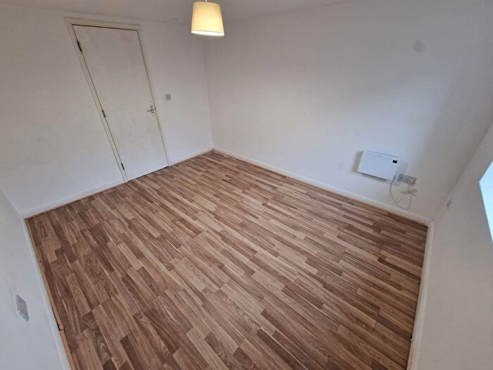 3 Bedroom Flat To Rent In Milliners Court, Milliners Way, Luton, Bedfordshire, LU3