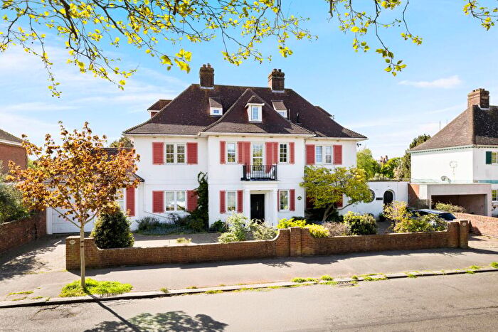 2 Bedroom Apartment For Sale In Godwyn Road, Folkestone, CT20