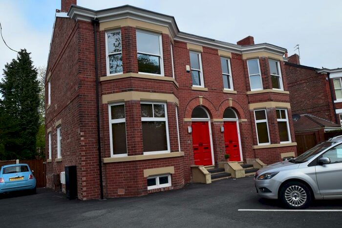 2 Bedroom Flat To Rent In Bramhall Lane, Davenport, Stockport, SK3