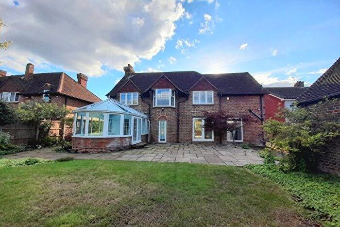 4 Bedroom Property To Rent In Wendover Road, Aylesbury, HP21