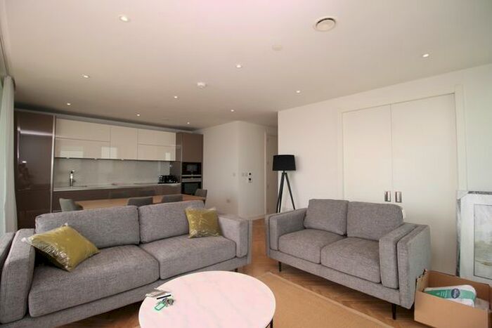 3 Bedroom Flat To Rent In Southwark Bridge Road, Elephant Amp; Castle, London, SE1