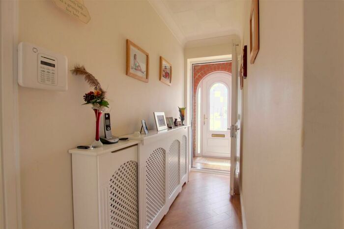 2 Bedroom Detached Bungalow For Sale In Aqua Drive, Mablethorpe, LN12